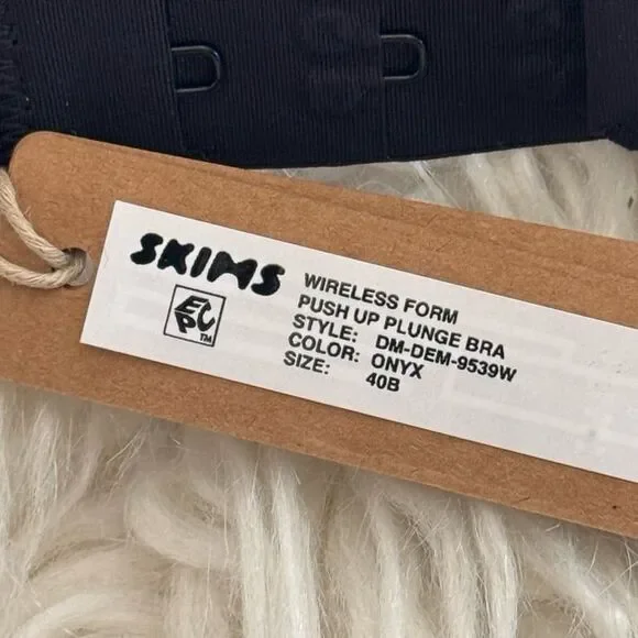 Skims Wireless Form Push Up Plunge Bra Onyx Size 40B - Picture 8 of 8